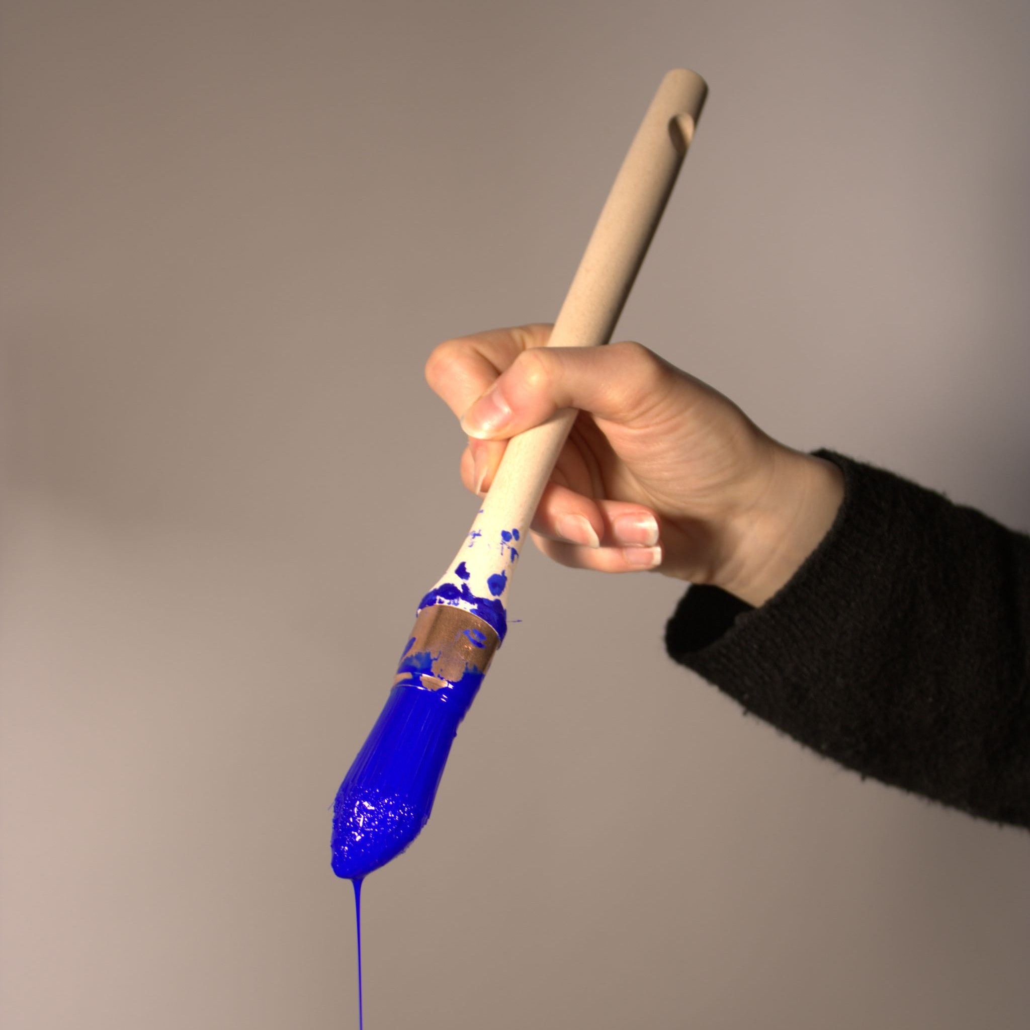 PEINTURE BLEU MAJORELLE QUI COULE D UN PINCEAU